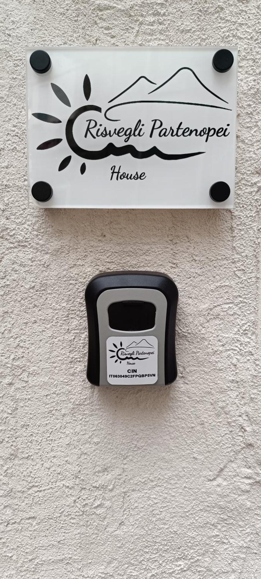 Risvegli Partenopei House Napoli Bagian luar foto